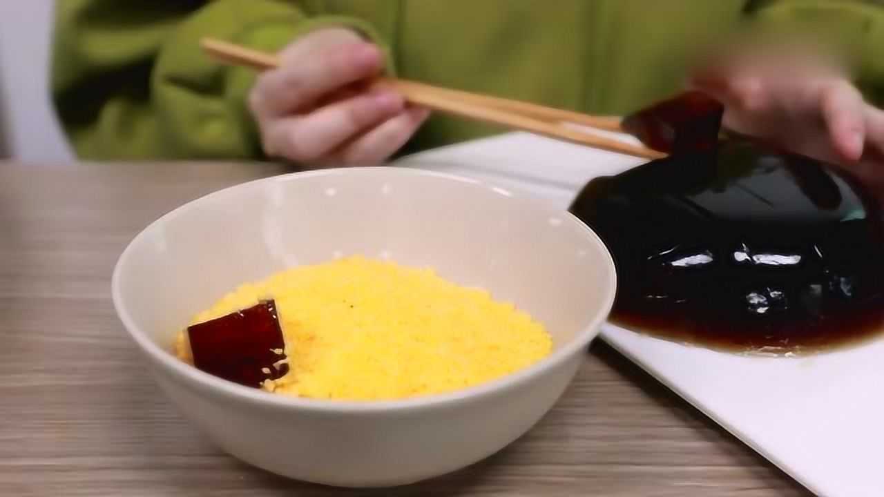 小野拿着铜锣锅,开始炸可乐,这是闻所未闻呀