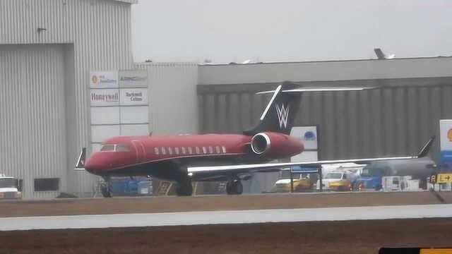 WWE Jet航空庞巴迪全球5000飞机降落在蒙特利尔