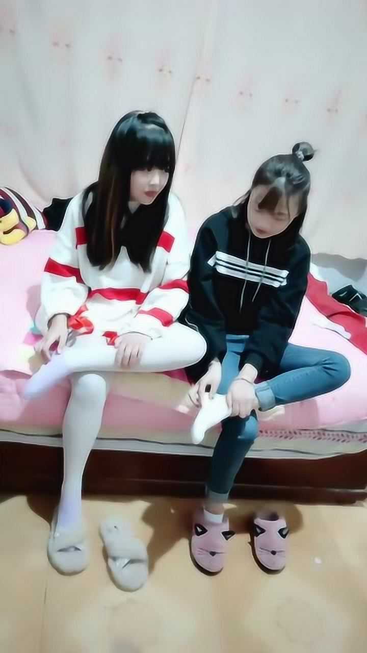两个室友喜欢闻袜子,这口味不一般