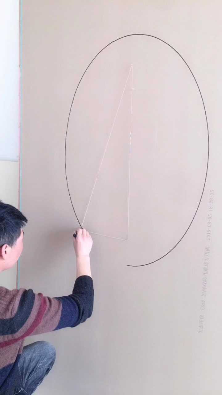 木工工地现场画椭圆!