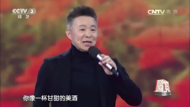 王宏伟献唱《卓玛花》,孟玲老师在台下笑得好开心