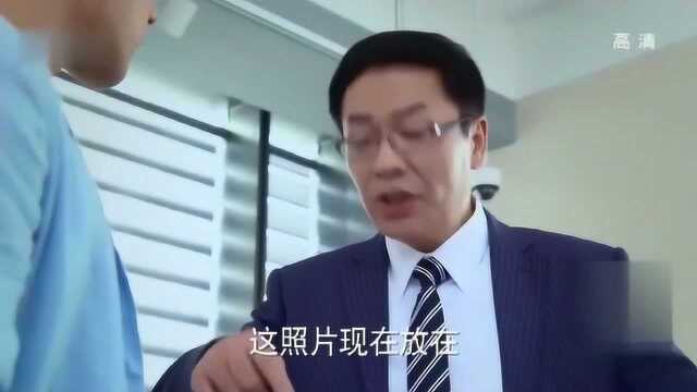 老板因为小伙把照片拍模糊了,谁知男子一来直接就解决了,真厉害