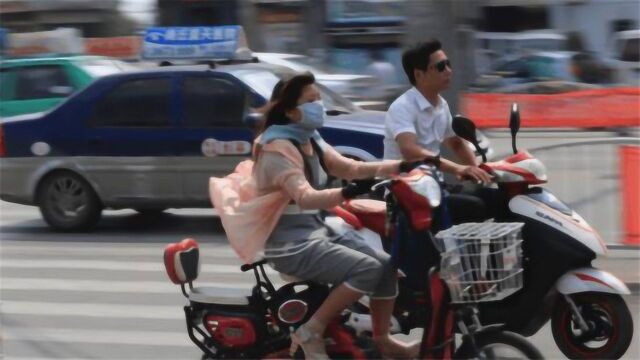 老年代步车,三轮、四轮电动车层出不穷,这给交通带来极大的隐患