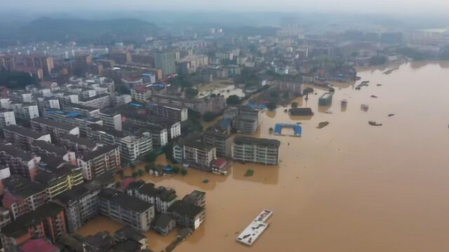 江西吉安遭遇强降雨天气 房屋被淹人员被困