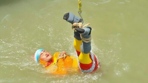 印度魔术师表演水底逃脱失败溺毙，第二天被找到身上仍绑着铁链