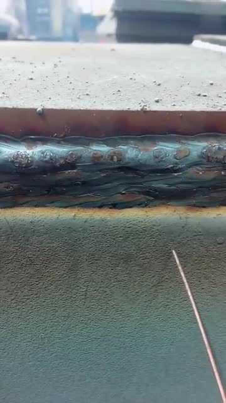 分享电焊知识二保焊横焊的焊法教程电流260前后摆动