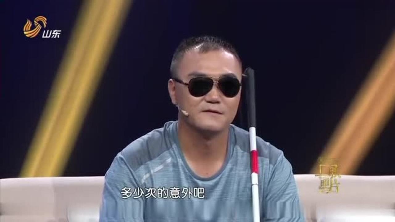 盲人行者曹晟康在黑暗中行走用五天时间征服非洲最高峰