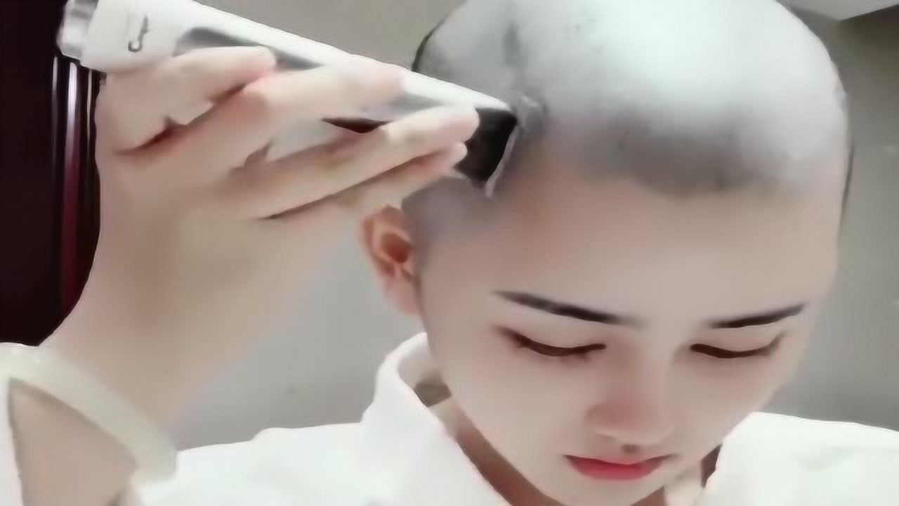 光头美女李沈寄,今天是她剃光头的第866天,网友:颜值真高!