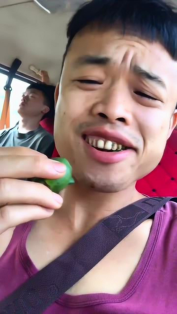 槟榔男神吃着槟榔去唱歌