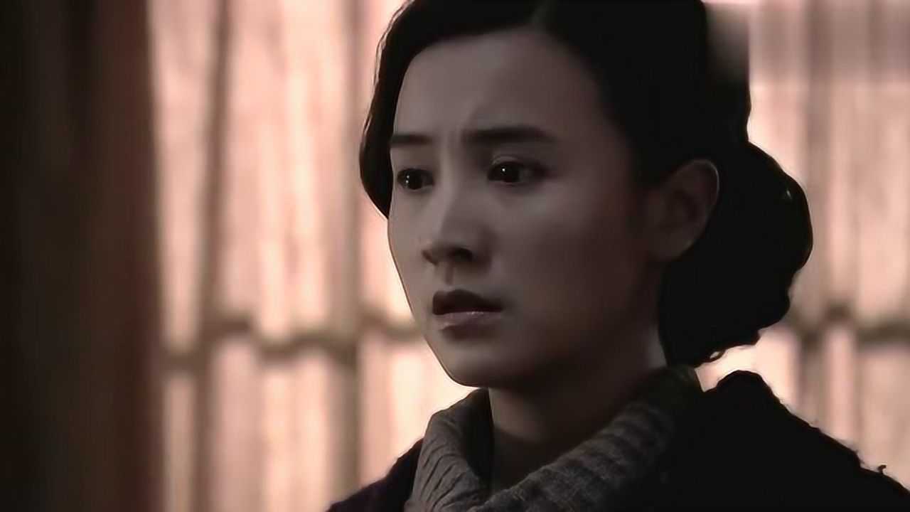 悬崖周乙在检查车辆时趁机来到商店把特务计划告诉顾秋妍