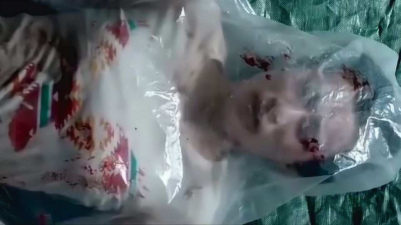 美女卧底被发现,隔着屏幕都能感受到窒息,竟把她装在袋子里!