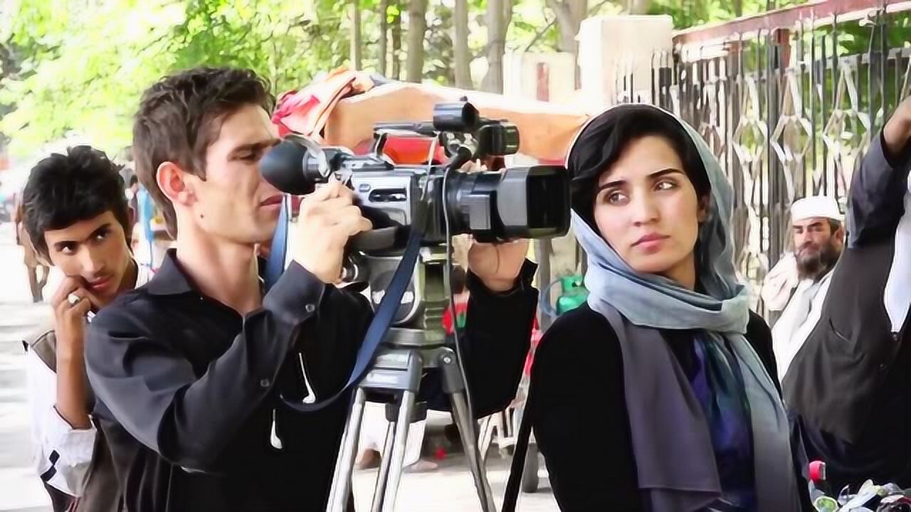 雷探长街边偶遇阿富汗当地媒体,这是在采访什么呢