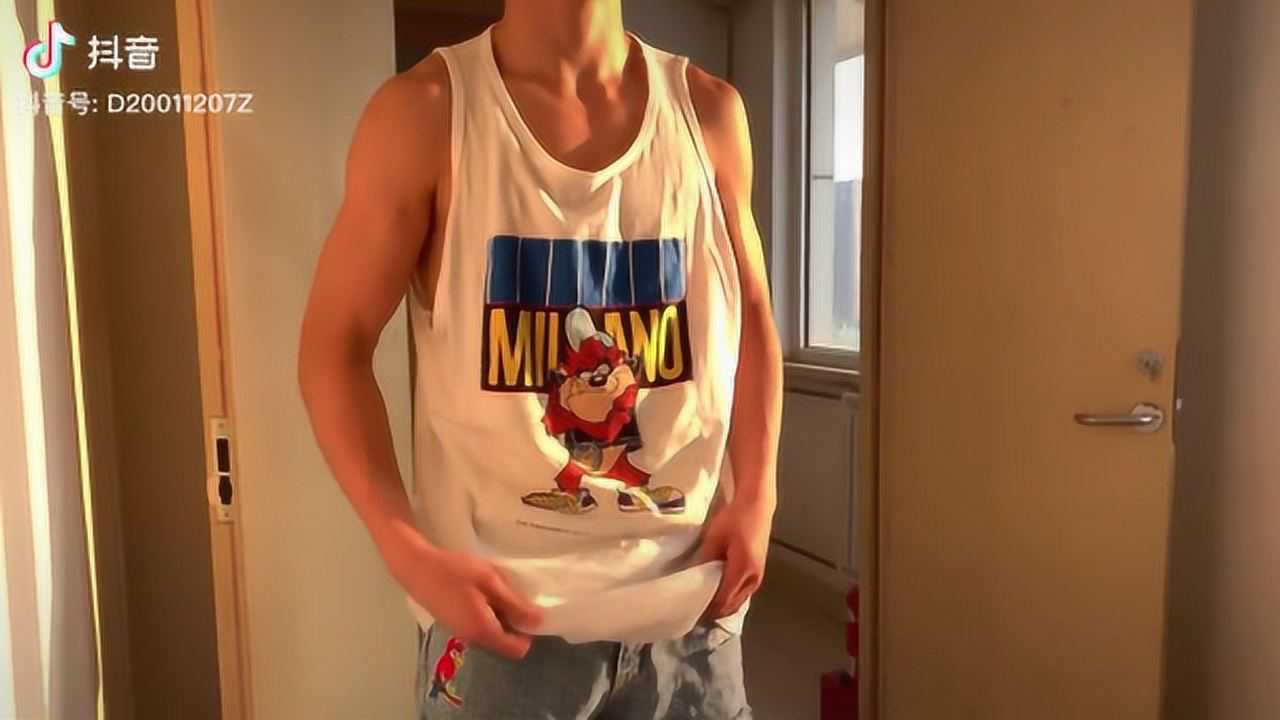 小哥哥的腹肌好诱人