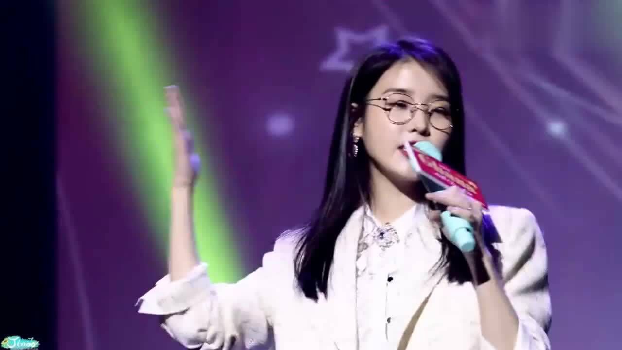 iu戴眼镜可爱唱bbibbi好像清纯的小学妹太漂亮了