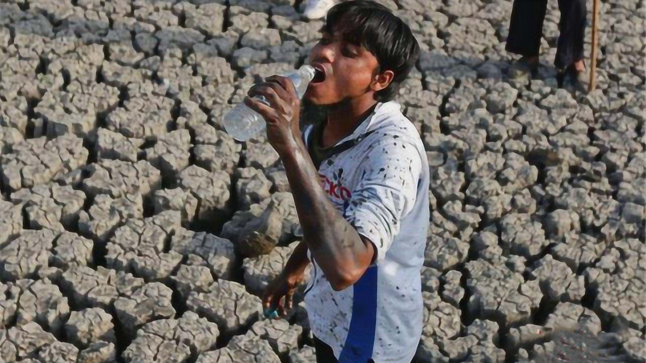 印度夏季最高温50度,酷热难耐,为何印度人都不穿短裤?