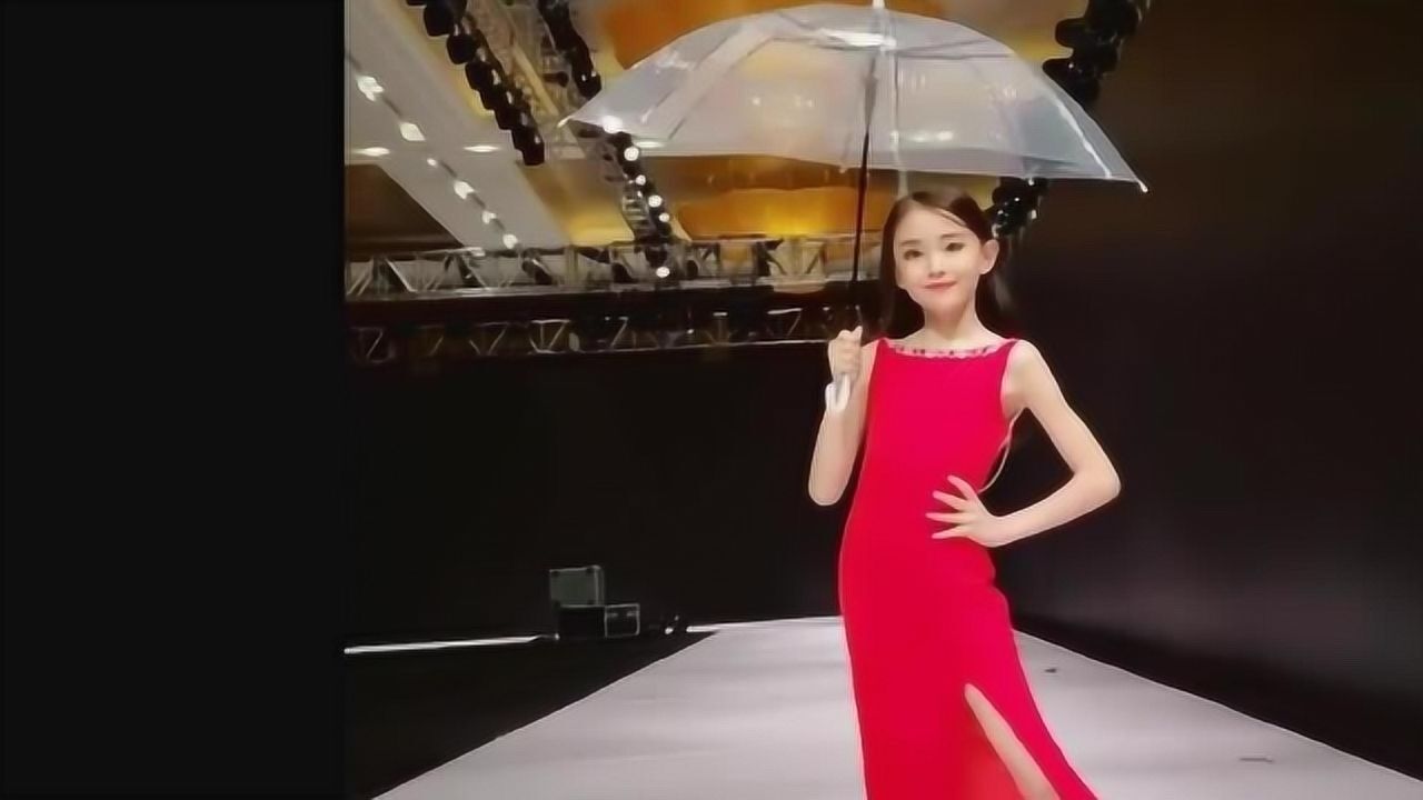 10岁童模宋小睿t台走秀,形象气质佳,公主范十足!