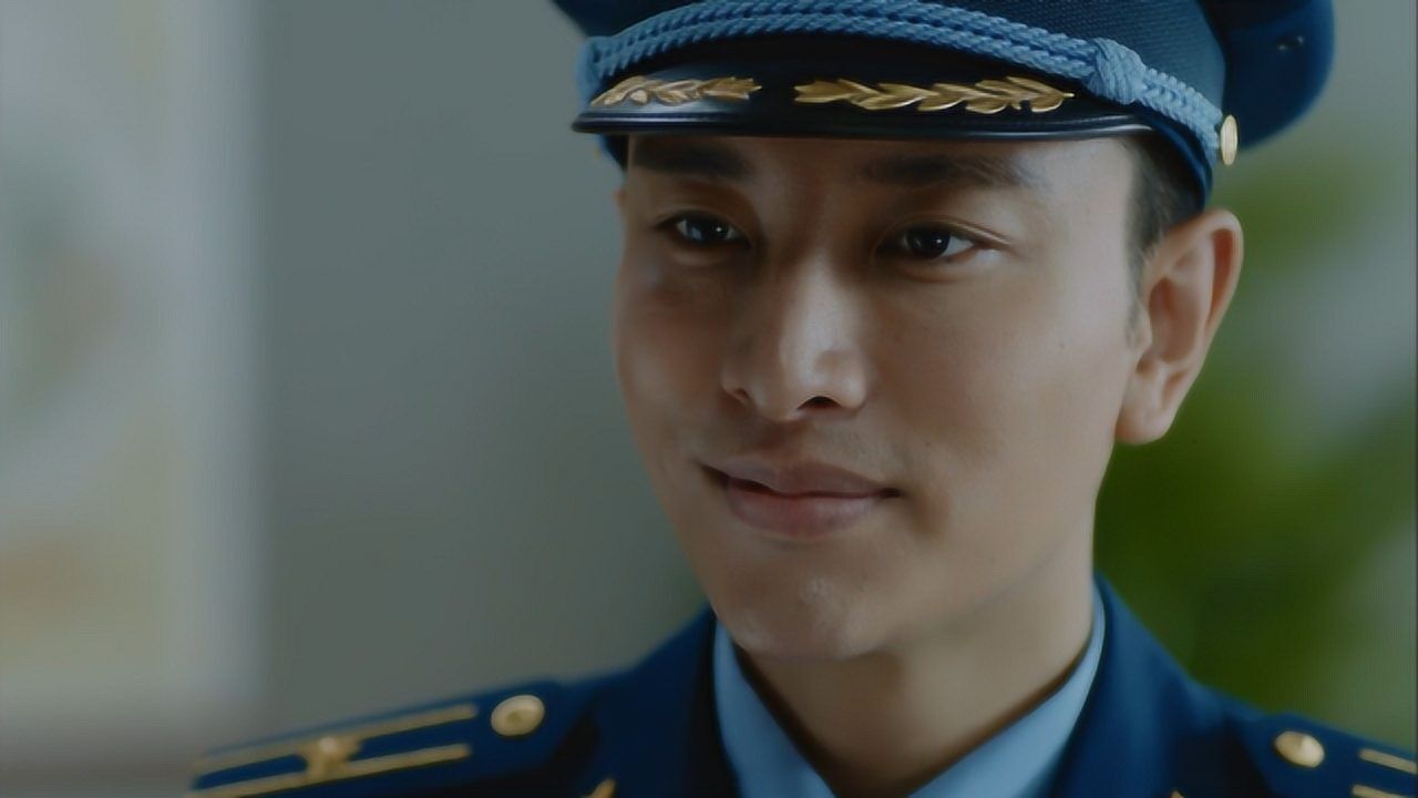 速看《空降利刃》第一集 张启赛中险出事故 潘野张启暗中较量