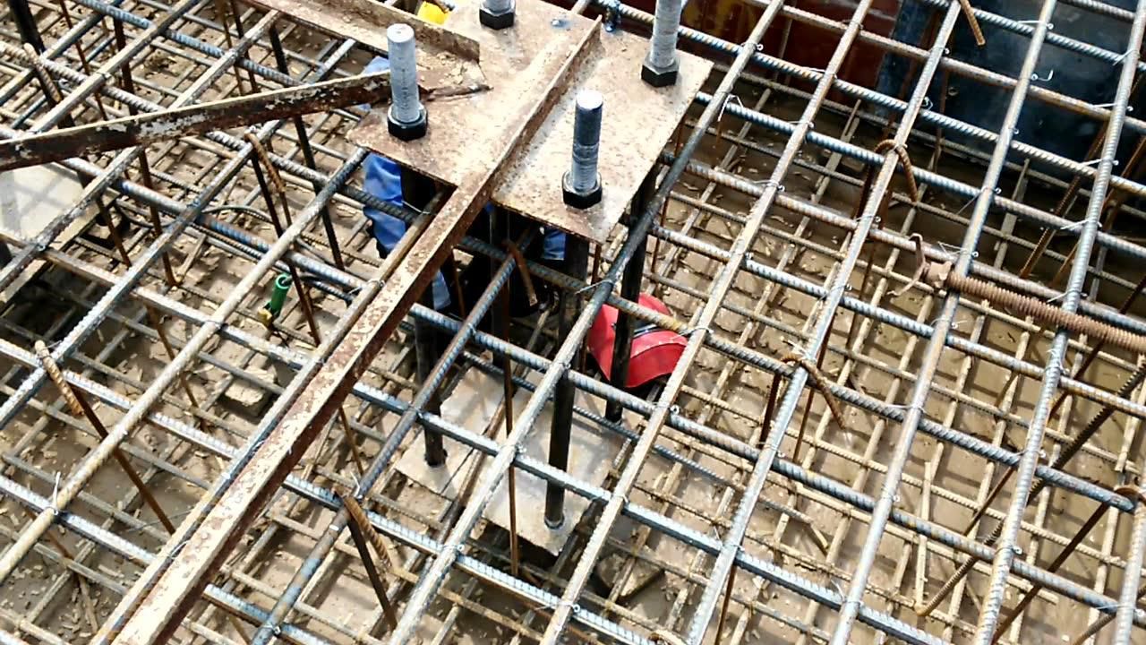 塔吊基础预埋螺栓施工现场