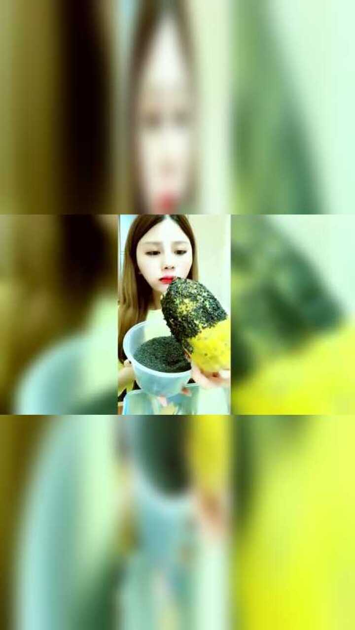 冰冻百香果,姑娘吃冰还要加这么多芝麻!是怕太凉了吗