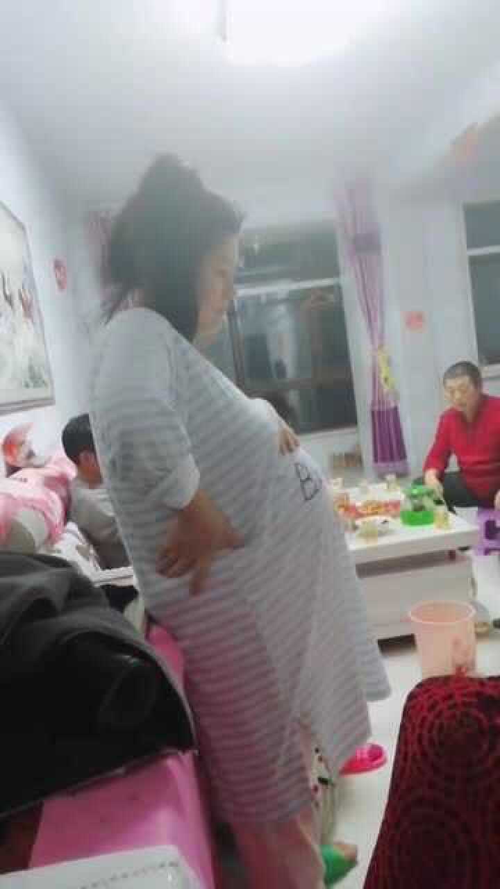 这个产妇火了挺着大肚子坐不下女人怀孕真是不容易啊