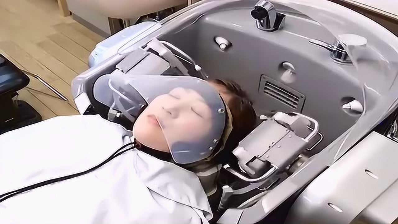 创意黑科技!日本的全自动洗头机!让躺下洗头不再是梦!