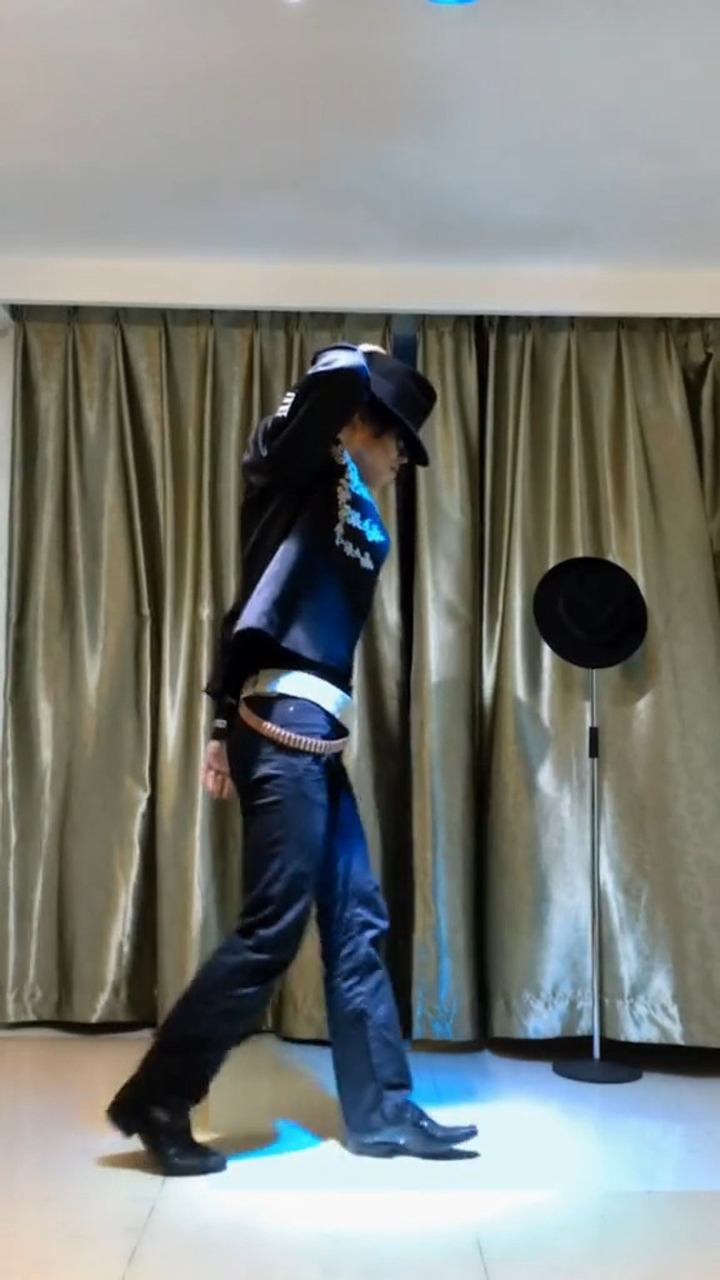 原地太空步示范加慢动作分解