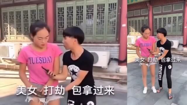 在美女跟帅哥中无法自拔了!