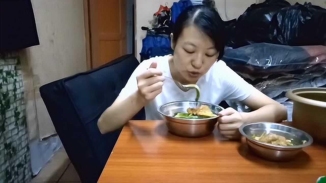 今天煮鱼块中午一点多才吃饭闻着很香肚子饿得越快