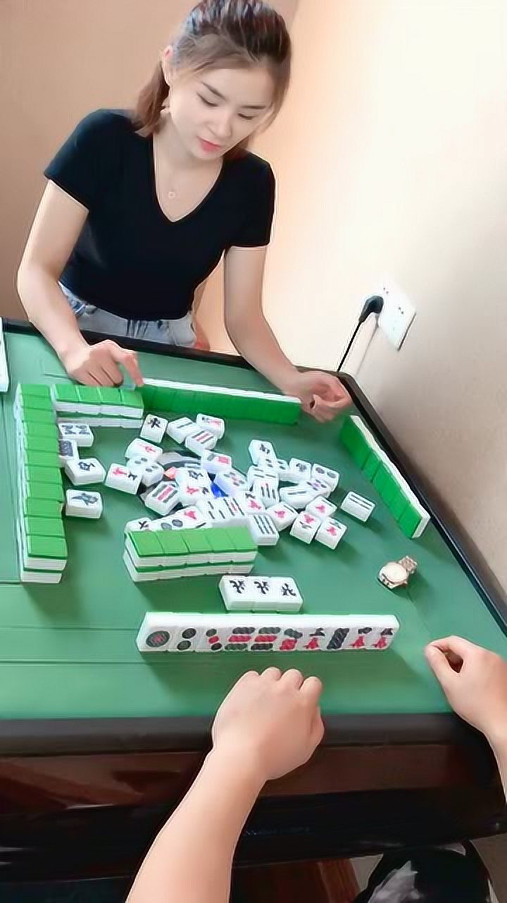 与妹纸打麻将,你看出来点啥了,我的终极目标是把她赢回家!