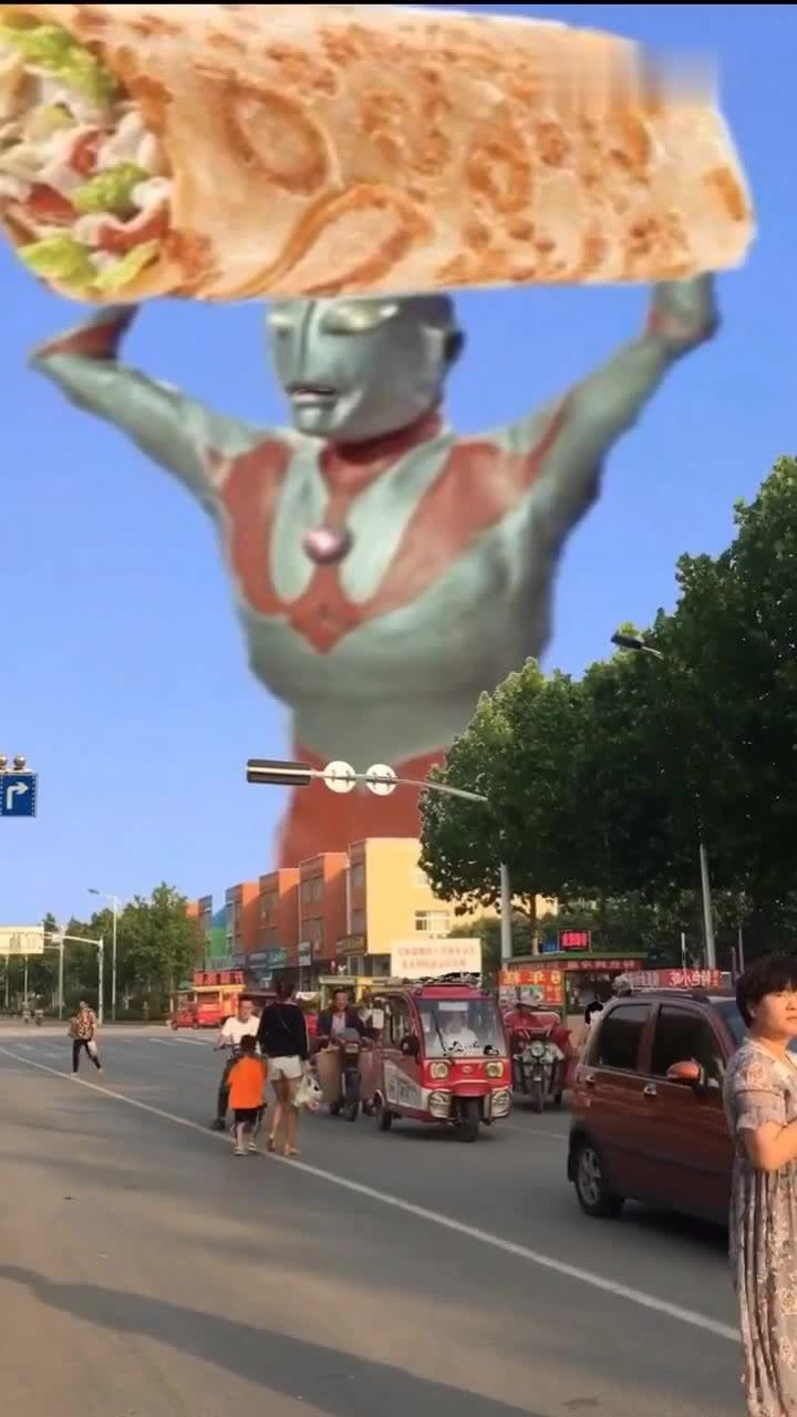 奥特曼出现在街头