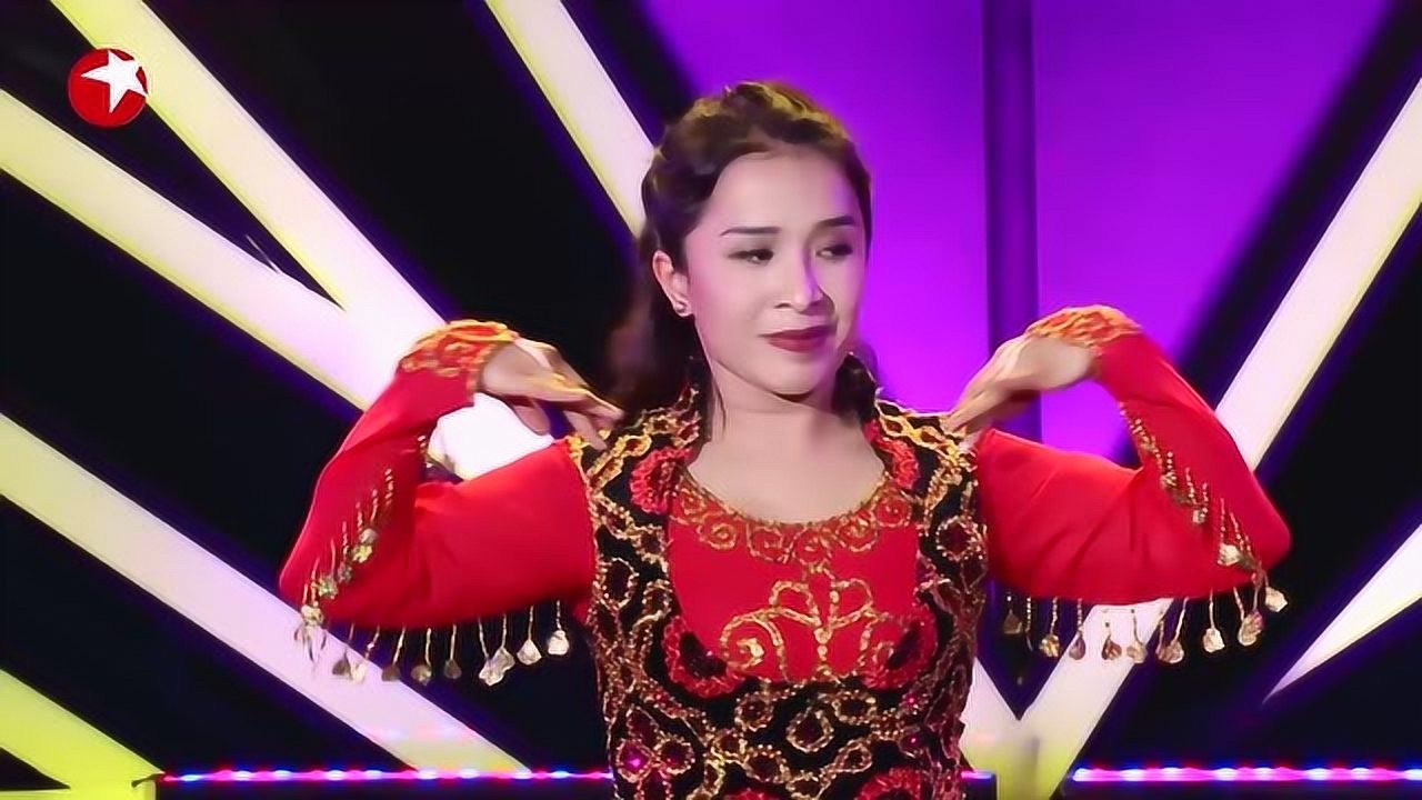 妈妈咪呀:美女大跳新疆姑娘极具特色,让人忍不住流连忘返