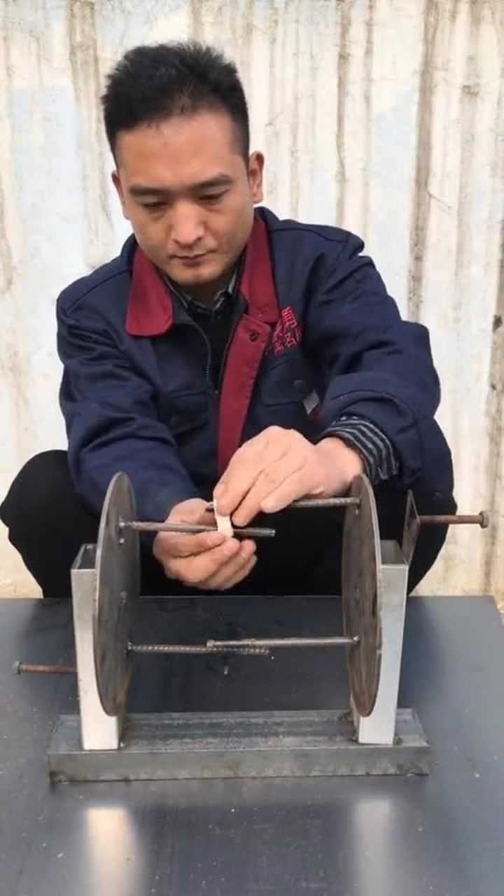老哥发明的手动扯糖机接下来的一幕要不要申请个专利