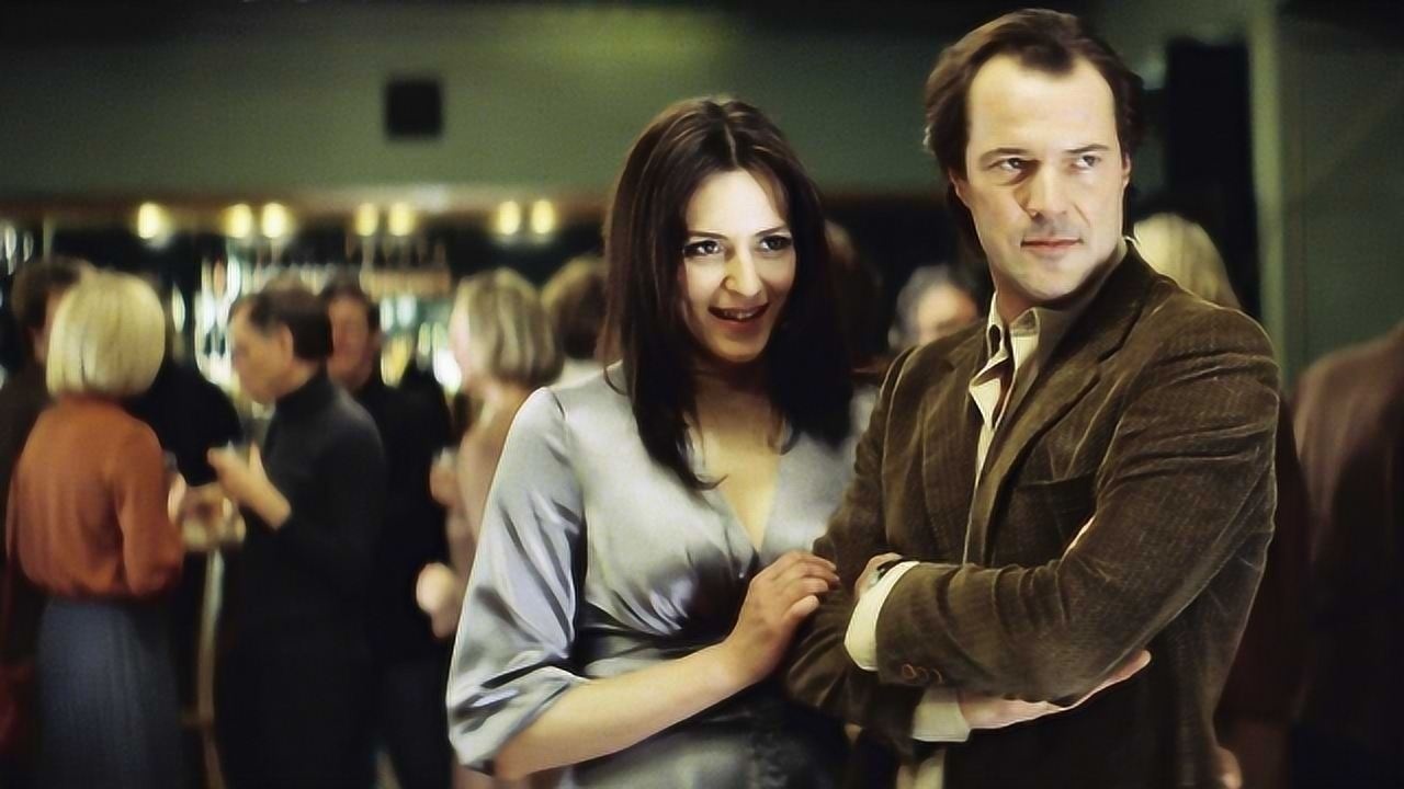 男子受命监听朋友却发现对方被戴绿帽5分钟看完窃听风暴