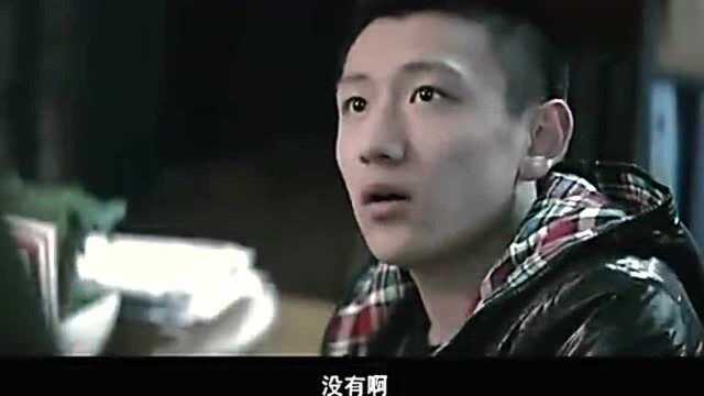 帅气警察小哥教训不良少年,没想到却得知了重要的线索