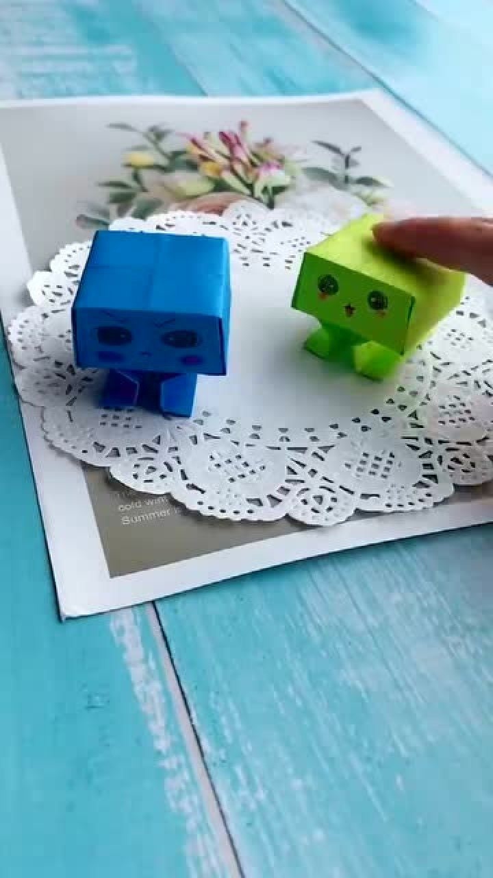 教你用折纸做可以弹跳的小人这么可爱一巴掌下去别拍扁了哦