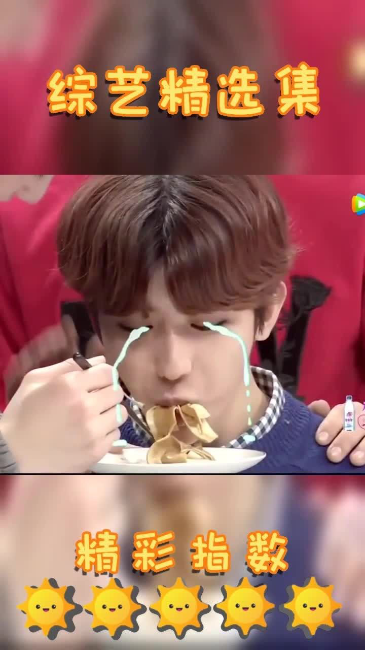 蔡徐坤面对美食毫无定力吃成仓鼠的样子太萌了