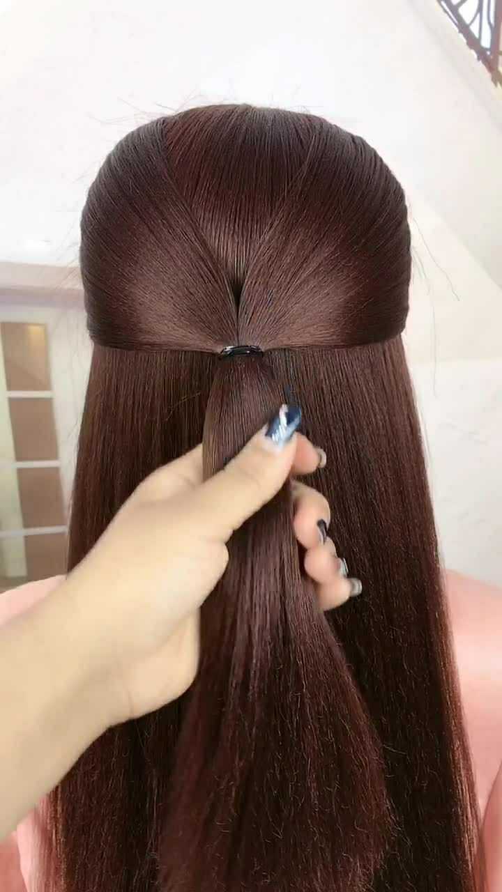 这样的发型适合30岁以上的女性,扎出来既显气质又减龄