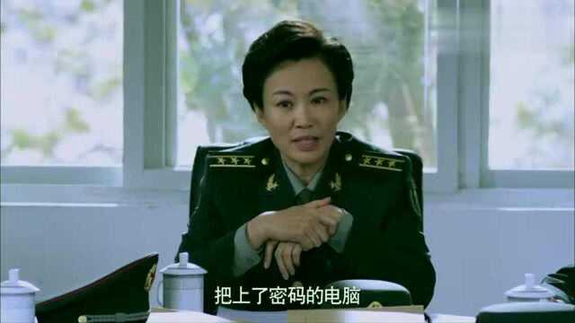 女新兵凭借高超电脑技术,侵入特种队的系统,反而受到长官看重