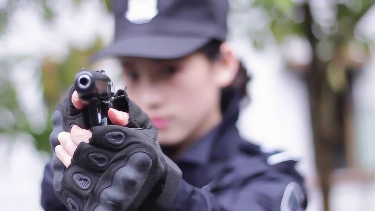 前方高能超燃谁说女子不如男这个女警帅到爆巾帼不让须眉