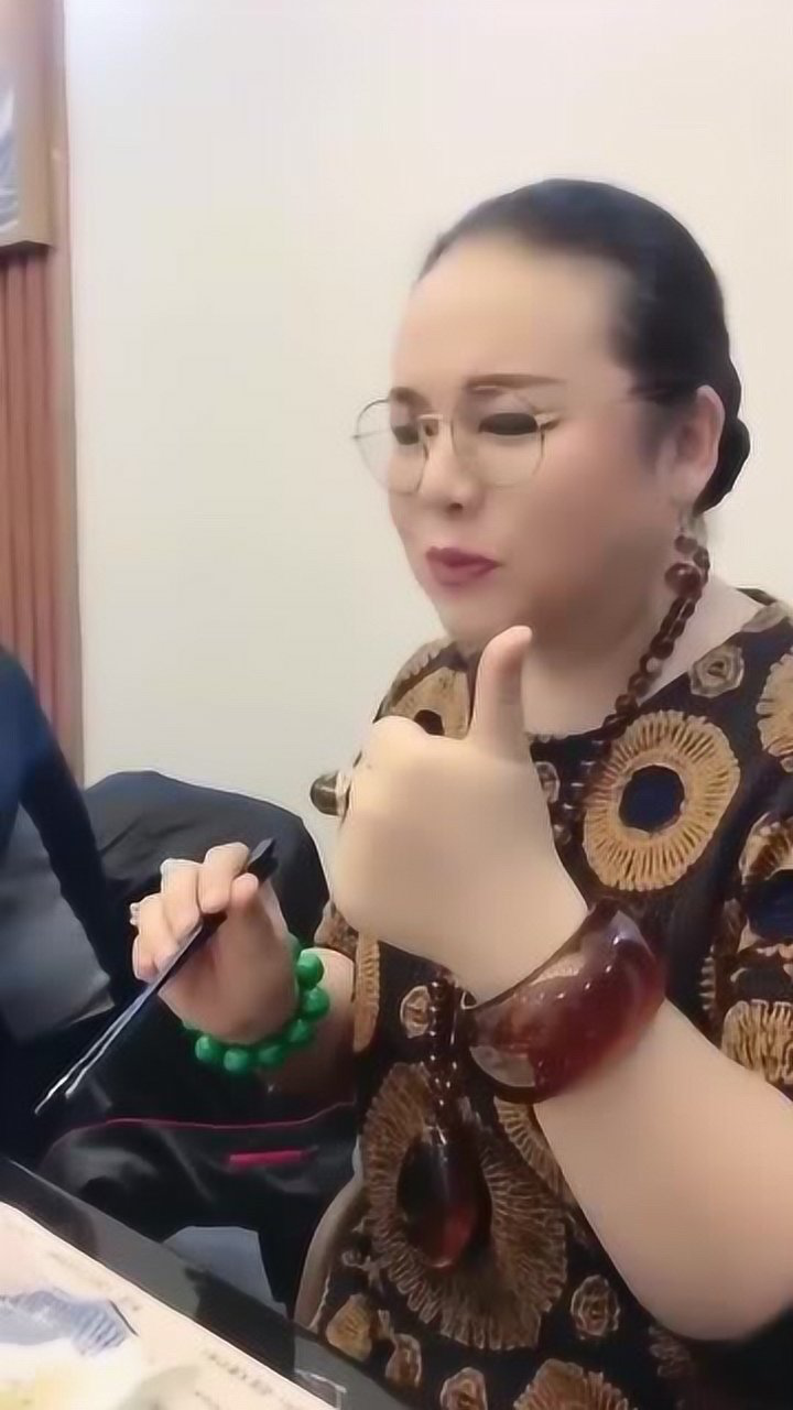 河南网红边姐吃个日料都很讲究网友这段子给满分