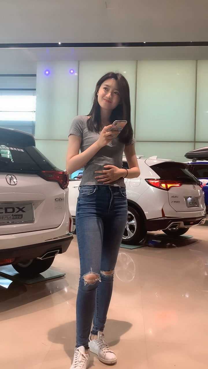 小姐姐身材真好 就是肚子上还有点赘肉