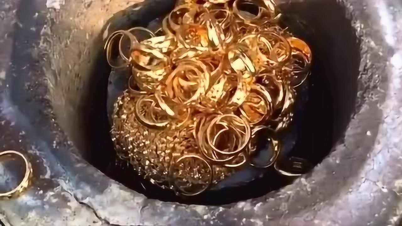 越南沙金在高温下融化,倒出来像金子一样的颜色,质量好的没话可说!