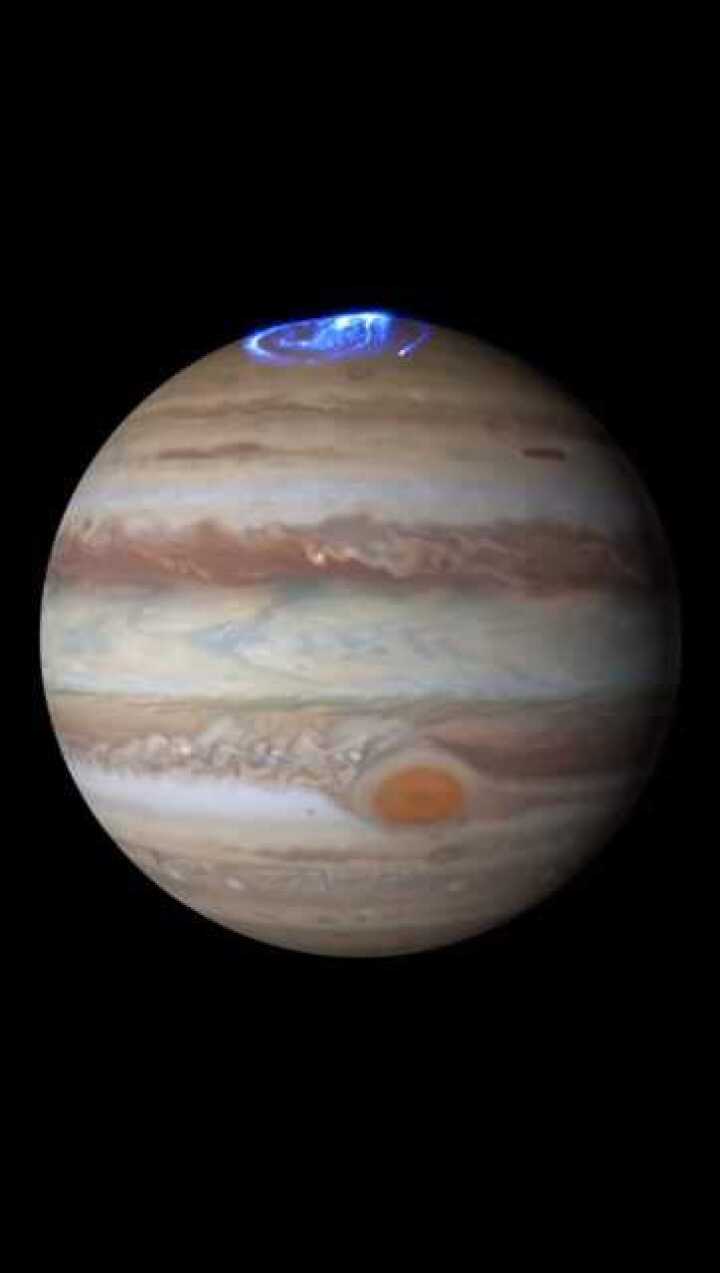 欧洲航天局利用哈勃太空望远镜紫外线检测设备拍摄到的木星北极极光