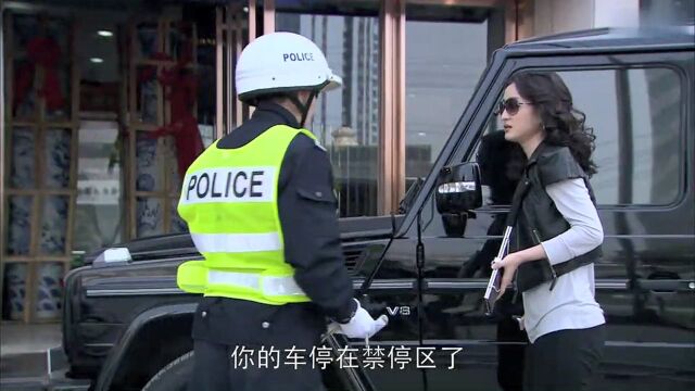 终极证据:小明星停车违规,想让交警免开罚单,交警完全不买账