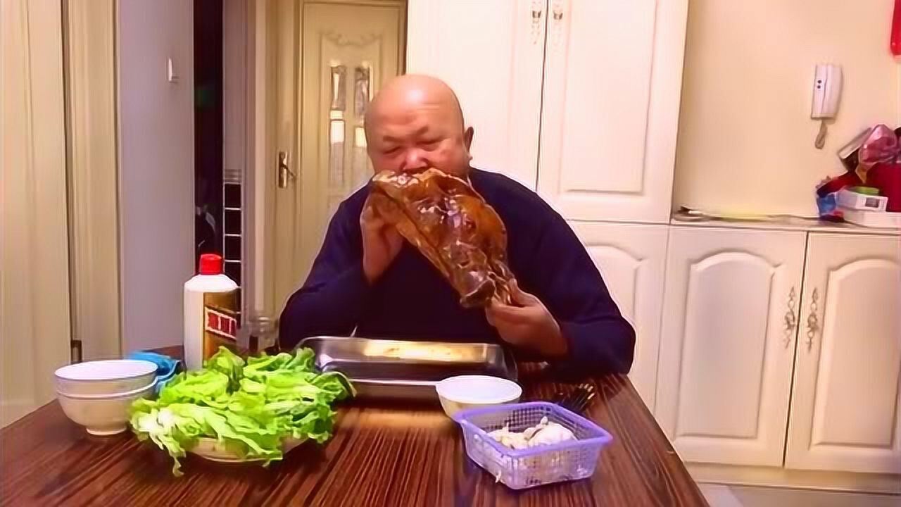 大口喝酒,大口吃肉
