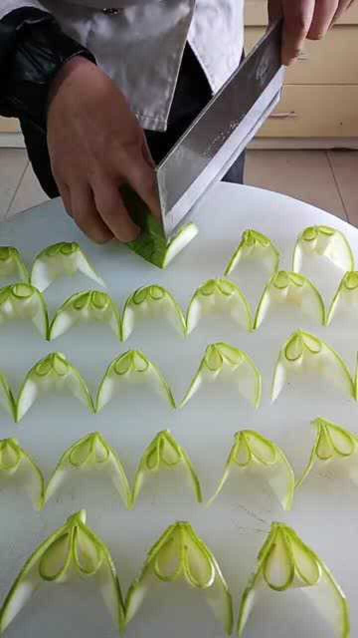 顶级大厨教你花刀的切法,慢动作教程,你也可以做到高大上的装盘技巧!