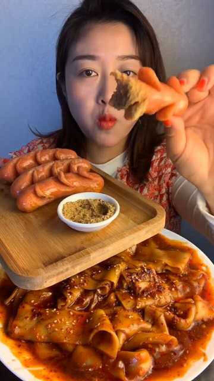 这个烤香肠太好吃了我简直就是太爱了还有这个宽粉爱了