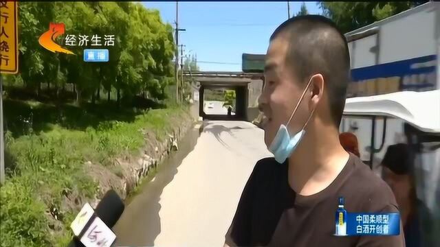 清水流了满大街,居民直呼太浪费:有一个月左右了