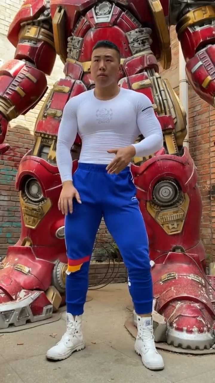 你只看到了肌肉膨胀的我却没看背后我为此付出的代价