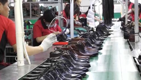 温州鞋厂被国外退货50万双 老板为何坚持不裁员？